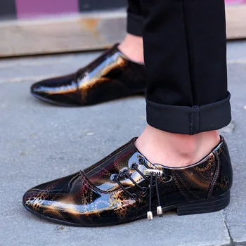 

Spring Autumn Young Man Fashion Pointed Toe Casual Leather Shoes Personality Side Lace Shiny Patent Leather Men Oxford Shoes