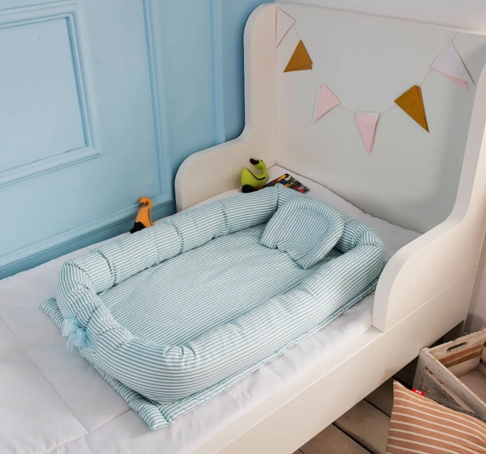 

90*55*15CM baby Portable bedding crib comfortable newborn baby good sleeping folding soft cotton filling bionic bed with pillow