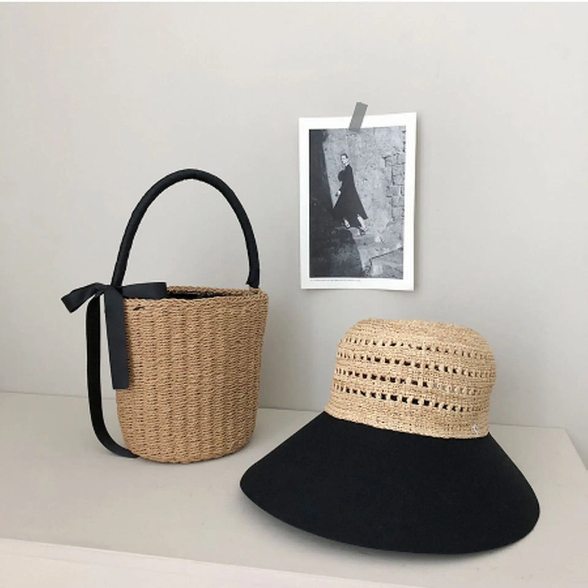 

Korean version of the new ins style fake hand-held leisure cylinder bag woven straw bag pure hand-made ribbons