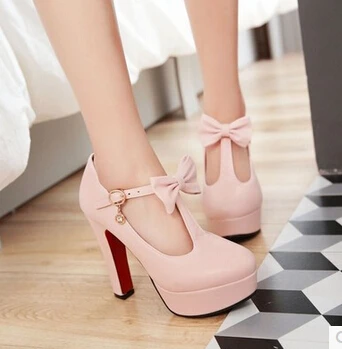 Розовые туфли на каблуке. Туфли женские розовые. Шикарные розовые туфли. Розовые каблуки. Туфли розовые.