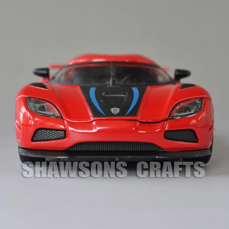 Литья под давлением Модель автомобиля игрушки 1:32 Koenigsegg Agera R отступить Реплика со звуком и светом