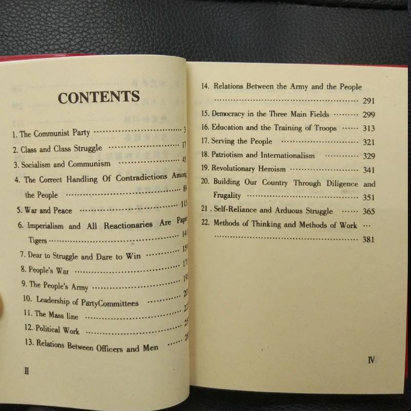 Quotations from Chairman Mao Tse-Tung Chineseenglish book For adults artbook Mini the Little Red art book story books 398 page (5)