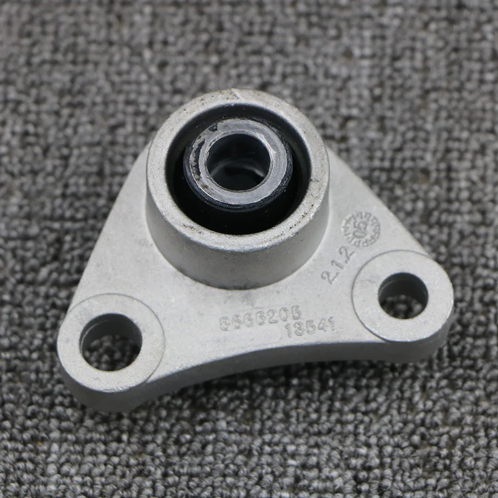 

8666205 Left Driver Side Torque Rod Engine Holder Mount Bracket Bushes For V70 2002-2004 XC90 2003-2012 S80 2000-2005 8666204