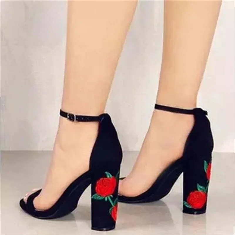 

2018 Europe and the United States wind rose embroidery high heels female