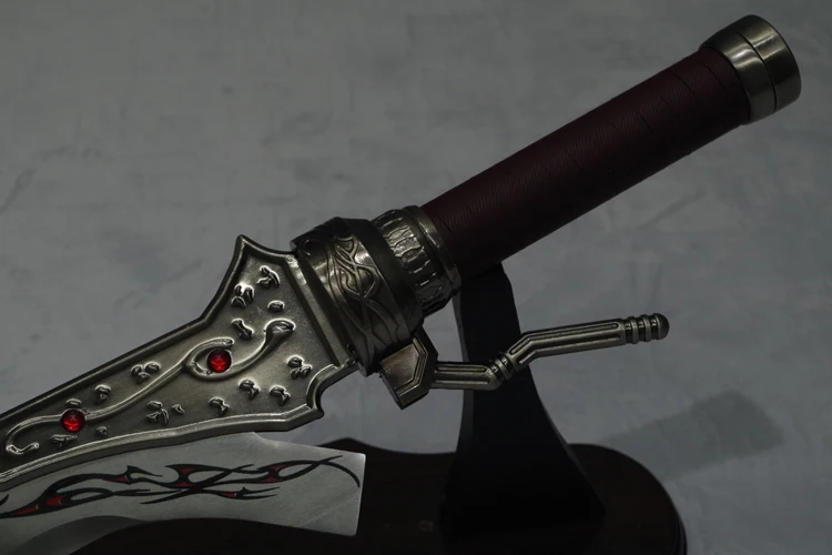 

S0191 ANIME GAME DEVIL MAY CRY IV 4 RED QUEEN SWORD OF NERO W/ WOOD STAND 25"