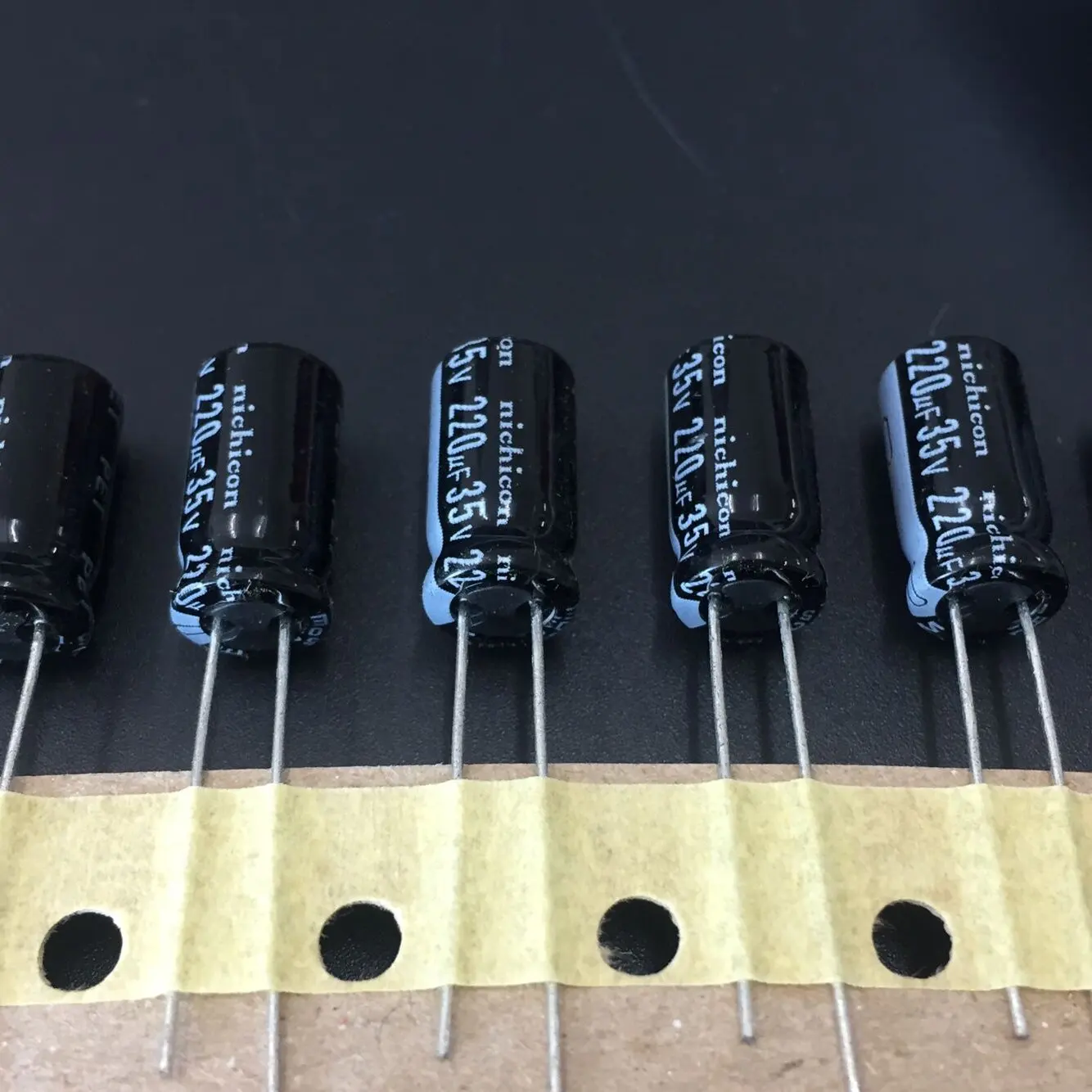 Конденсатор 35v 220uf