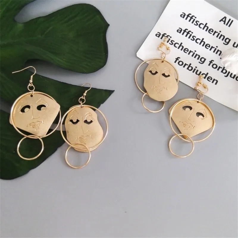 

Abstract Face/Circle/Atmosphere Funny European And American Metal Imitation Retro Earrings Personality Exaggerated Ear Clip