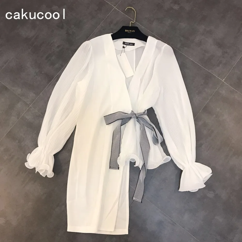 Женская блузка с длинными рукавами фонариками Cakucool белая приталенная v образным