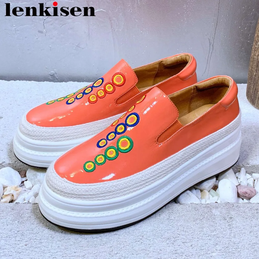 

2019 young girls natural leather round toe slip on casual shoes oriental embroidery round toe med bottom vulcanized shoes L18