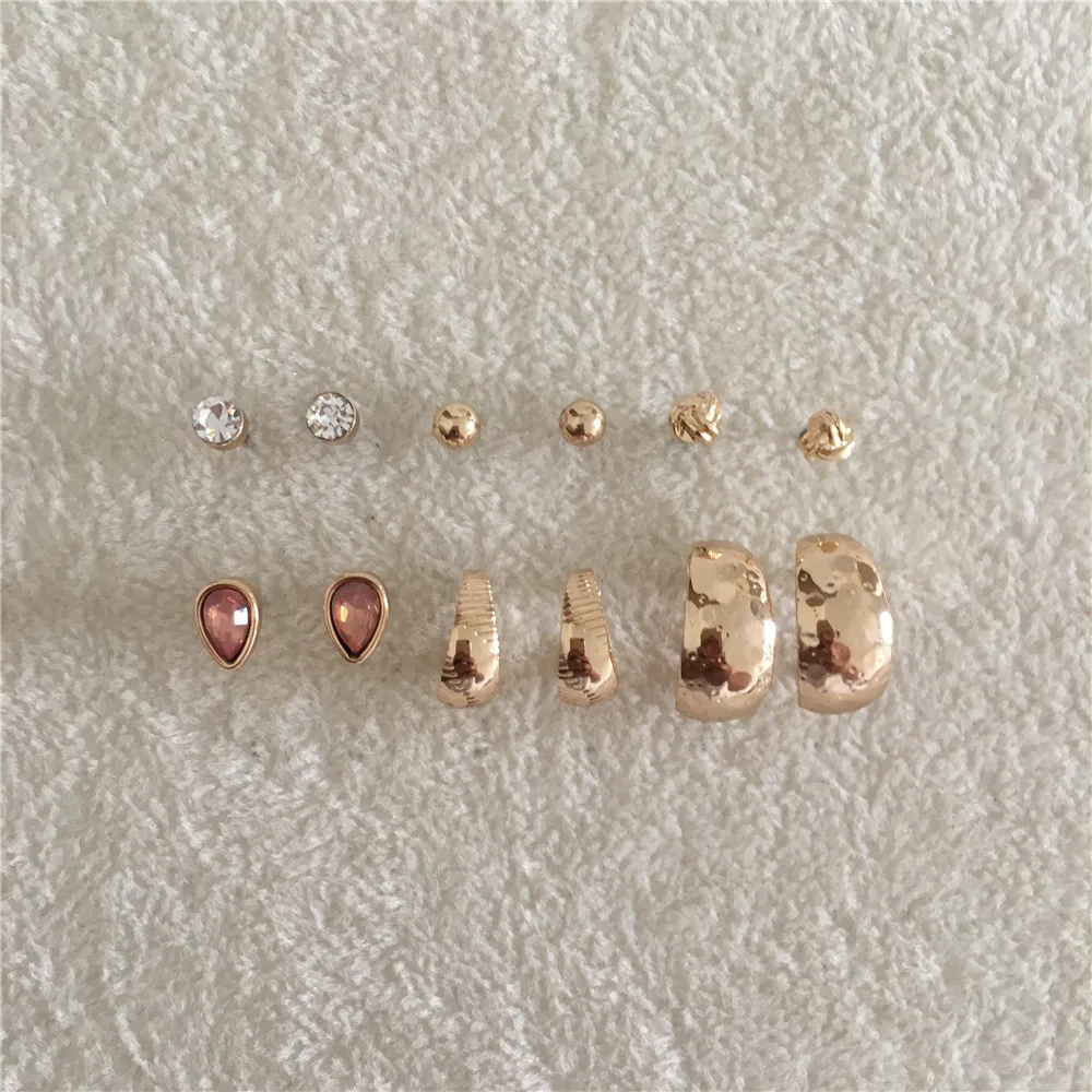

LOVELY EARRING SET GOLD COLOR PLATING