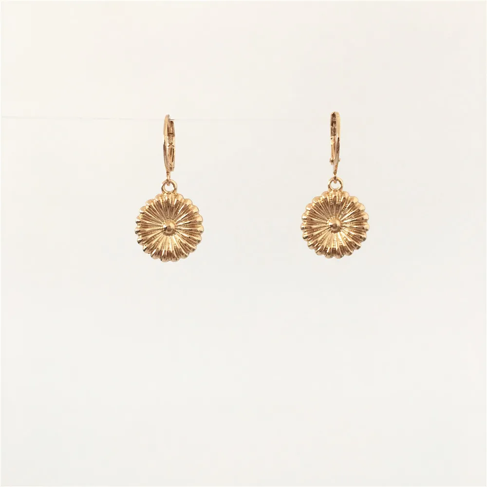 

LOVELY GOLD COLOR PLATING FLOWER CHARM SMALL HOOP EARRING FOR WOMEN GIRL