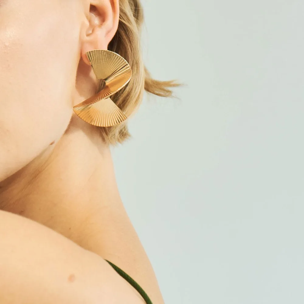 9051560808_1850393829