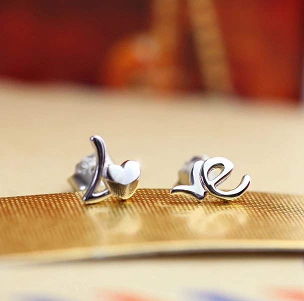 Серьги гвоздики из серебра 925 пробы с милыми маленькими буквами Love для женщин
