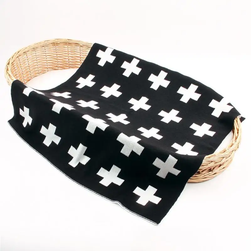 

Black and White Newborn Baby Wrap Muslin Swaddle Blanket Soft Cross Knit Infant Stroller Bedding Wrap for Bed Sofa Basket Crib