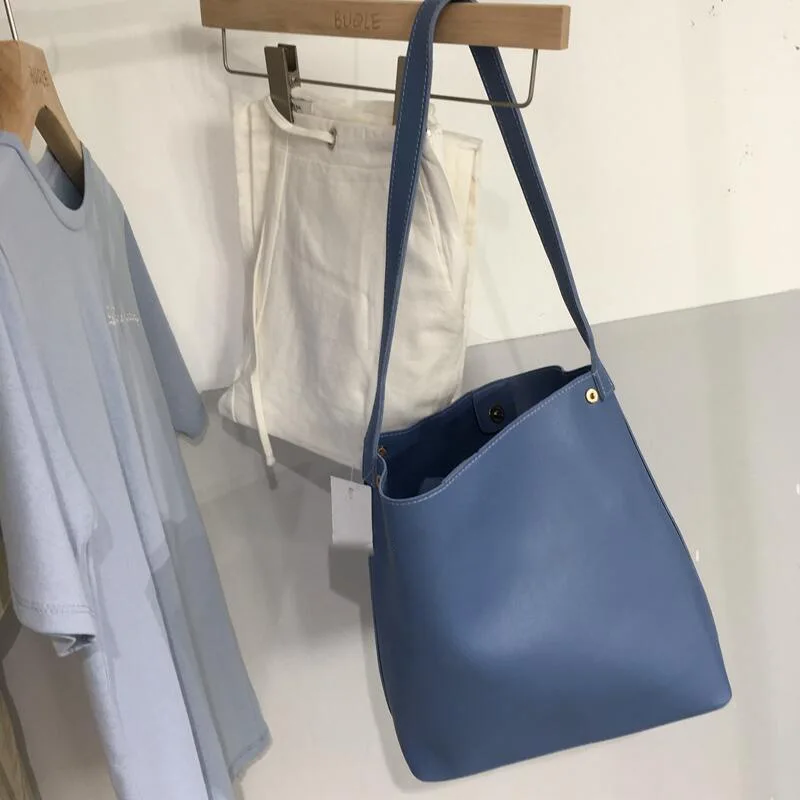 

Summer 2019 simple Joker solid color large capacity magnetic buckle PU shoulder bucket bag