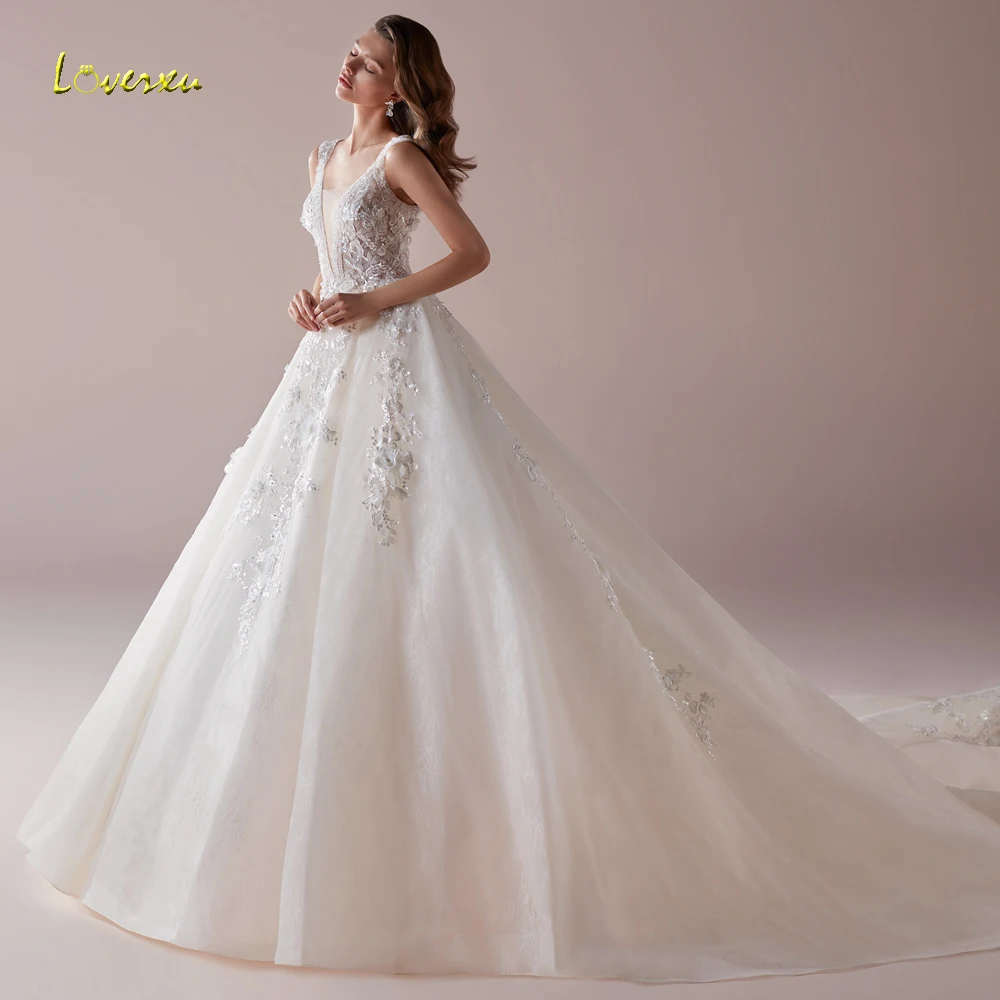 

Loverxu Sexy Backless V Neck Lace Vintage Wedding Dresses 2019 Luxury Appliques Beaded Flowers Chapel Train A Line Bridal Gowns