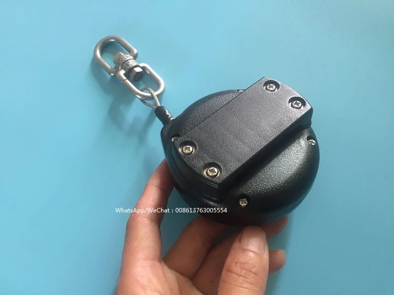 loaded_steel_cord_retractor_metal_retractable_cable_security_tether