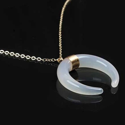 

2018 new jewelry Ivory pendant Crescent Moon Retro black beige Necklace gold and silver Chain Necklace for women free shipping