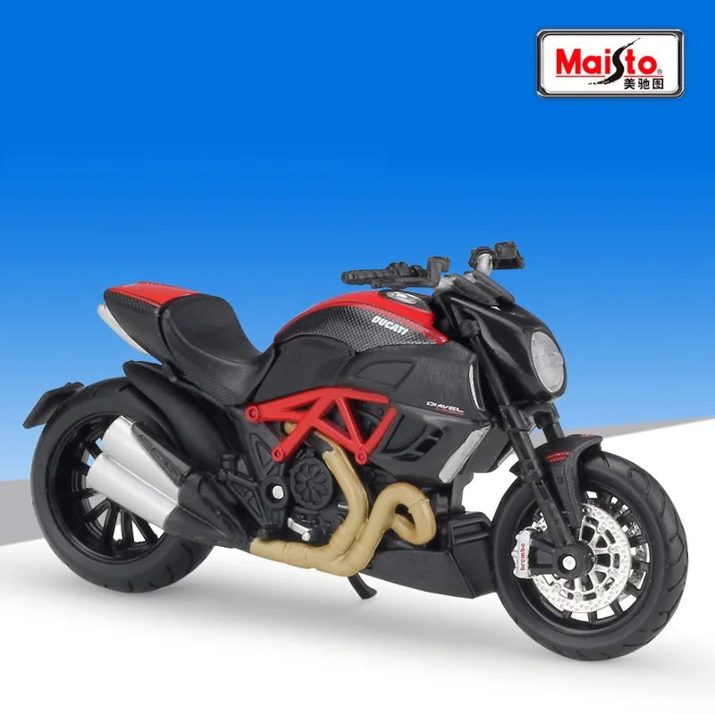 

1:18 Maisto Ducati Diavel Carbon Diecast Motorcycle