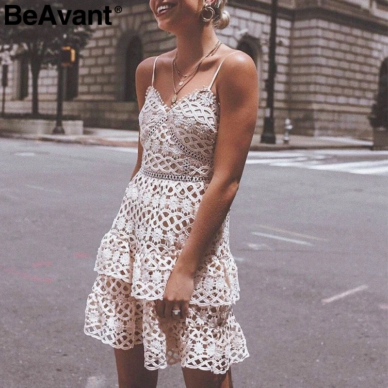 BeAvant, сексуальное хлопковое кружевное платье с v-образным вырезом, женское платье на бретельках с рюшами, мини летнее платье, Элегантные короткие платья для вечеринок, женские платья - Цвет: Белый