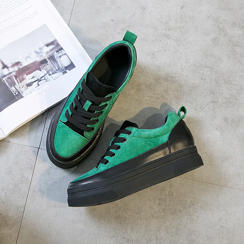 

2018 autumn new flat-bottom women's shoes stylish and simple color matching lace-up non-slip casual shoes.