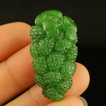 

Fine jewelry xinjiang hetian green stone grape pendant/1
