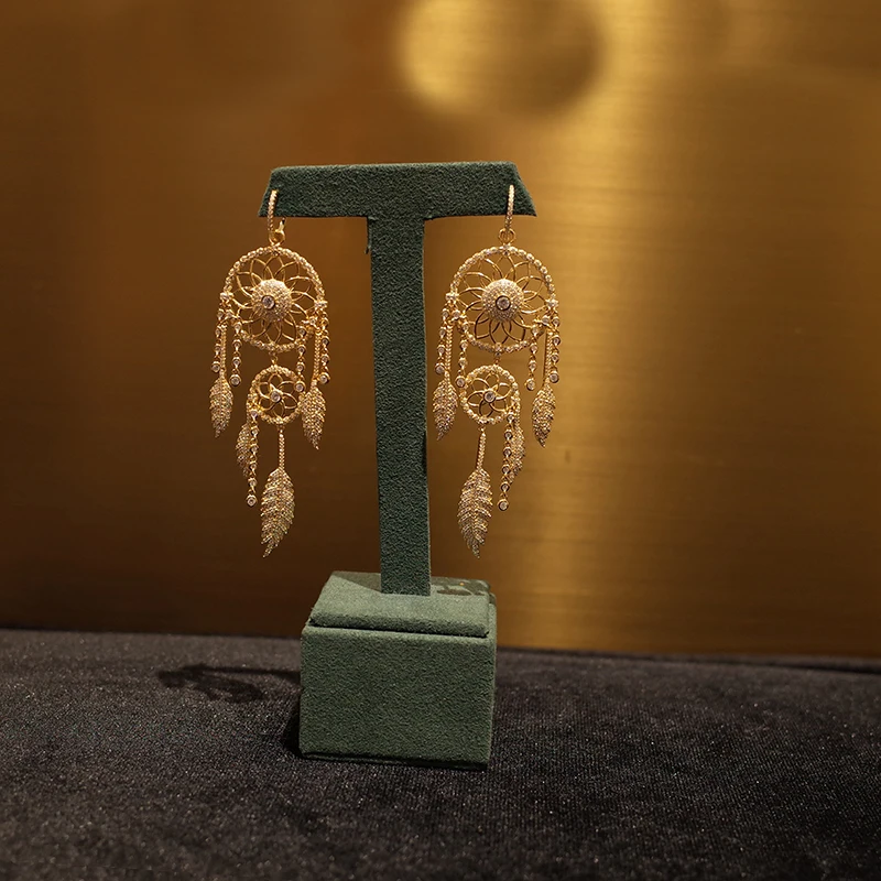 

Local focal exquisitely zircon inlaid feather Drop Earrings