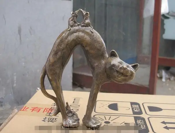 

China Folk Lovely Cat and mouse sculpture Bronze Copper Decor Art statue