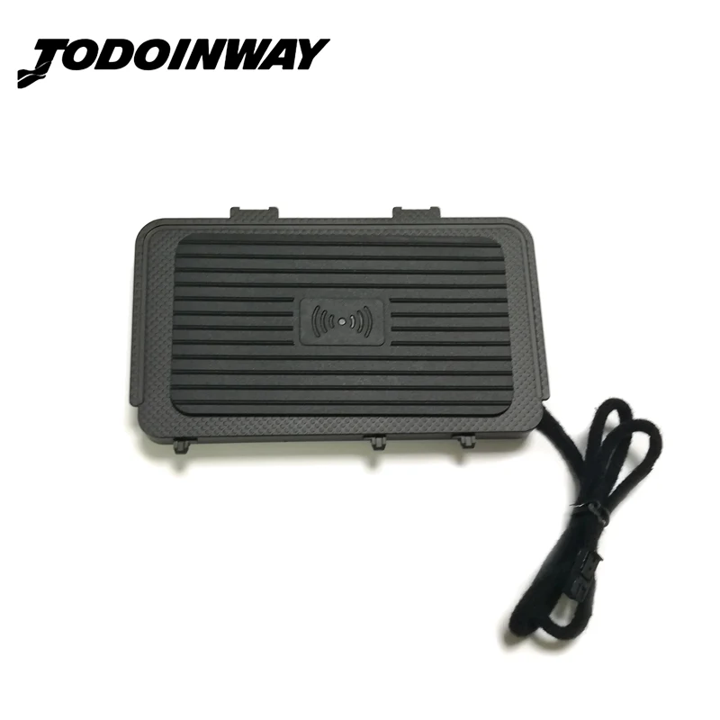 

Car QI wireless charger for Volkswagen T-ROC Teramont 2017 2018 10W fast phone charging panel plate accessories for iPhone 8 X