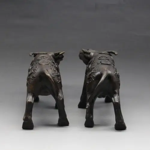

A pair of Chinese Feng shui copper Beast bat Money cattle Bronze Statue