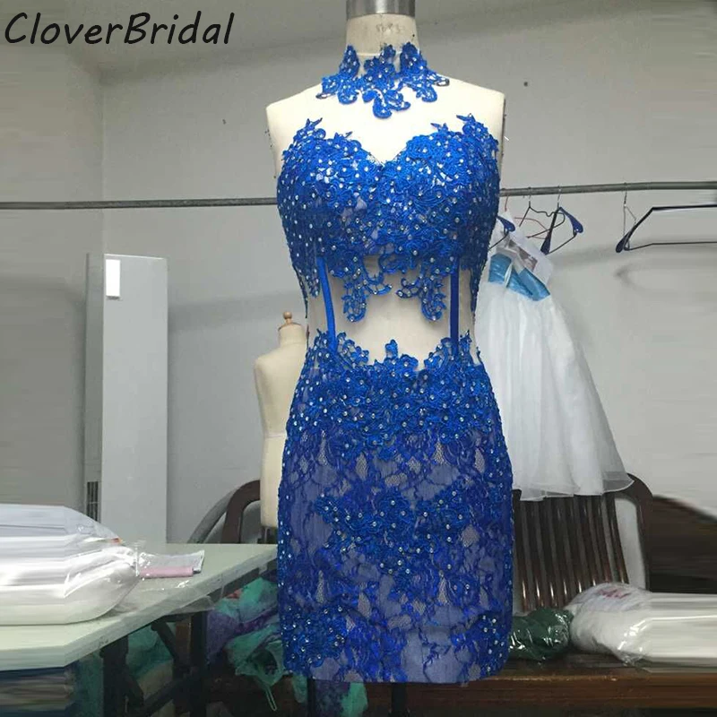 vestido de renda azul curto
