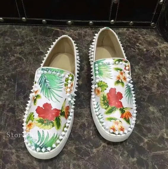 

2019 Flower Print Men Loafers Casual Shoes Rivets Studded Round Toe Spikes Men Elastic Slip On Flat Shoes Sapatos Shoes Mens