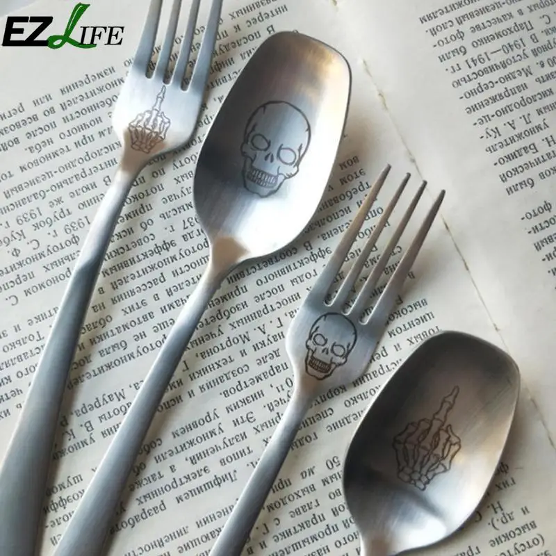 

1pcs Stainless Steel Cutlery Skeleton Skull Printed Forks Cutlery Cooking Tableware Dinnerware Cutlery Home Restaurant CFC2696
