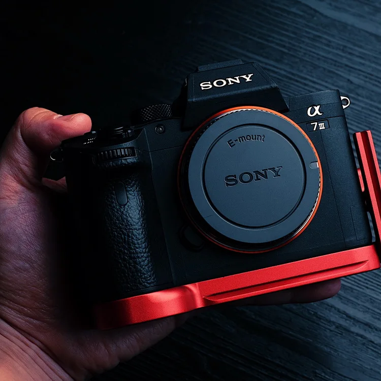 Red Quick Release L Plate / L Bracket for Sony A7M3 A7R3 A9 Hand Grip Holder