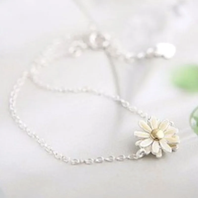

The new South Korean female cute little daisy flower bracelets Ultra-US simple bracelet free shipping