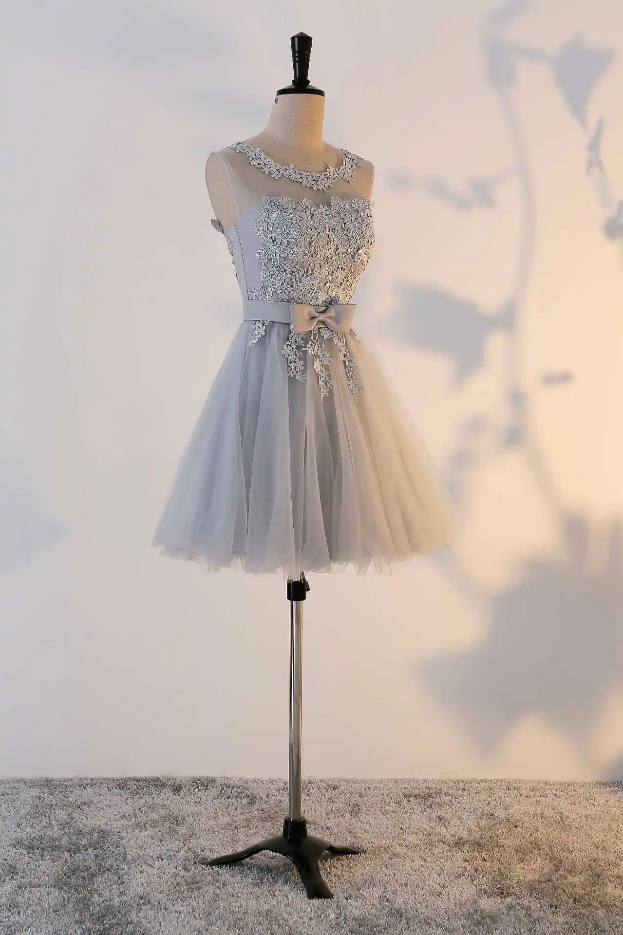 Rendas até Mini Vestidos de Festa sem Costas Vestidos de Baile com Arco Vestidos de Festa Simples Cinza Champanhe Branco Colher Pescoço Curto - 5 Vestidos de formatura