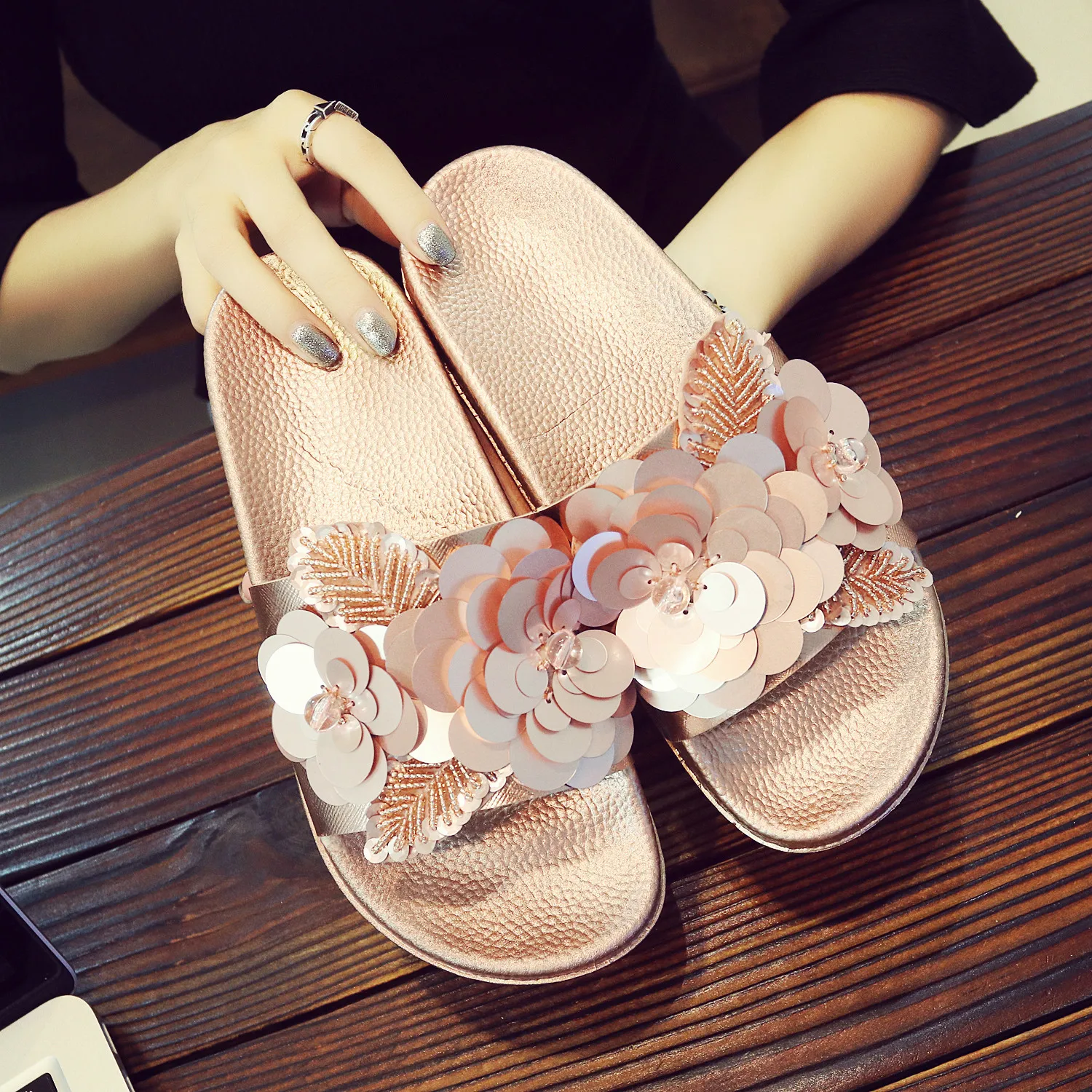 New Women Bright Slippers Spring Summer Autumn Home Beach Slippers Home Flip Flops Comfortable Flat Shoes 988