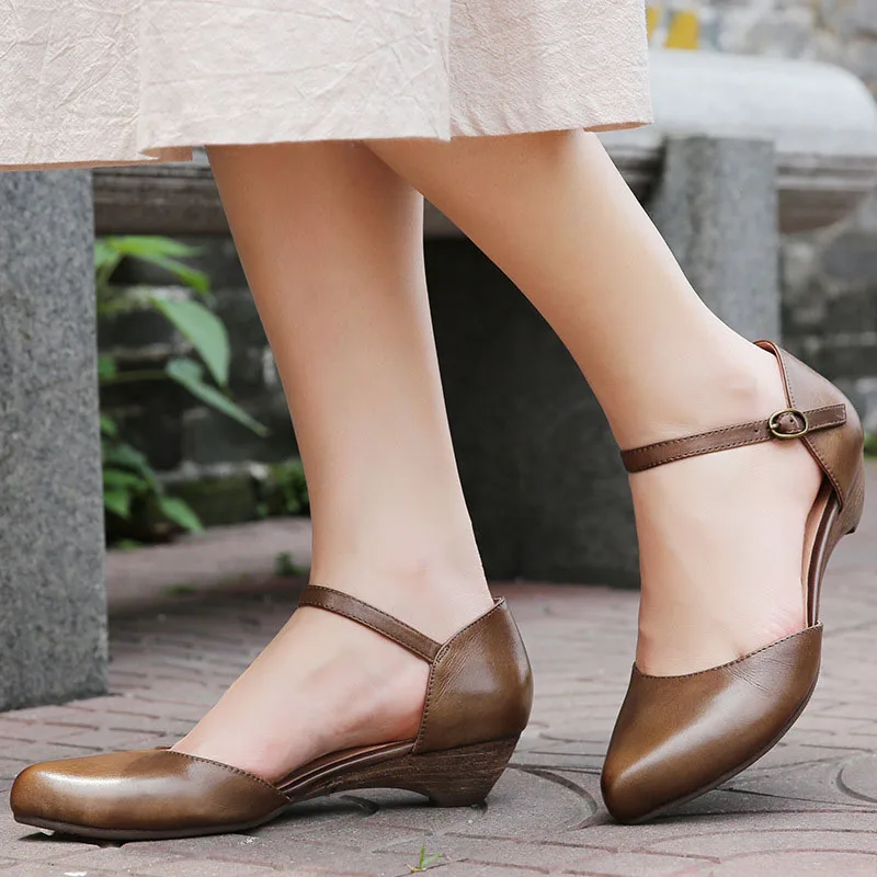 

New European and American style neutral slope with leisure retro wild comfortable leather hollow female sandals