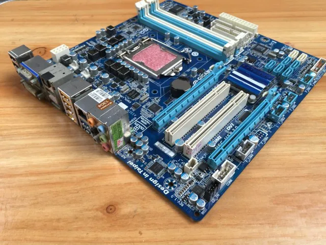 

original motherboard for Gigabyte GA-H55M-USB3 DDR3 LGA 1156 for i3 i5 i7 16GB H55M-USB3 H55 desktop motherboard Free shipping