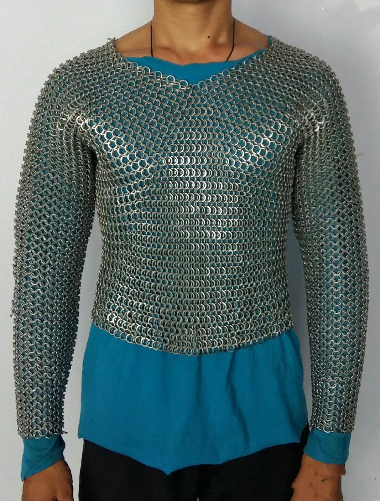 

Chain mail / Mail / medieval Crusader / reality can wear a helmet