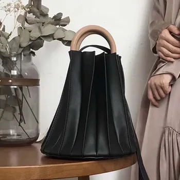 

2019 summer Luxury classic Designer Bucket Bag Handbags Flap Messenger Bag Soft Simple Wild phone Coin Purse Shopping Bag B42-51