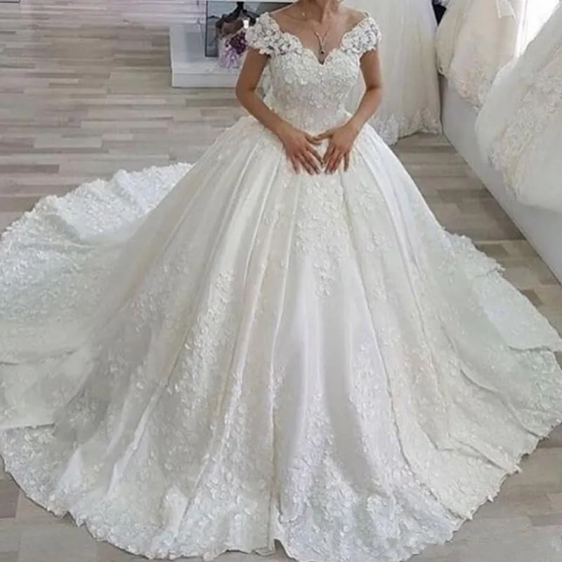 2020 Arabic Ball Gown Wedding Dresses 3D Flowers Lace Appliques Beaded Sweep Train Dubai Princess Satin Plus Size Bridal Gowns | Свадьбы и