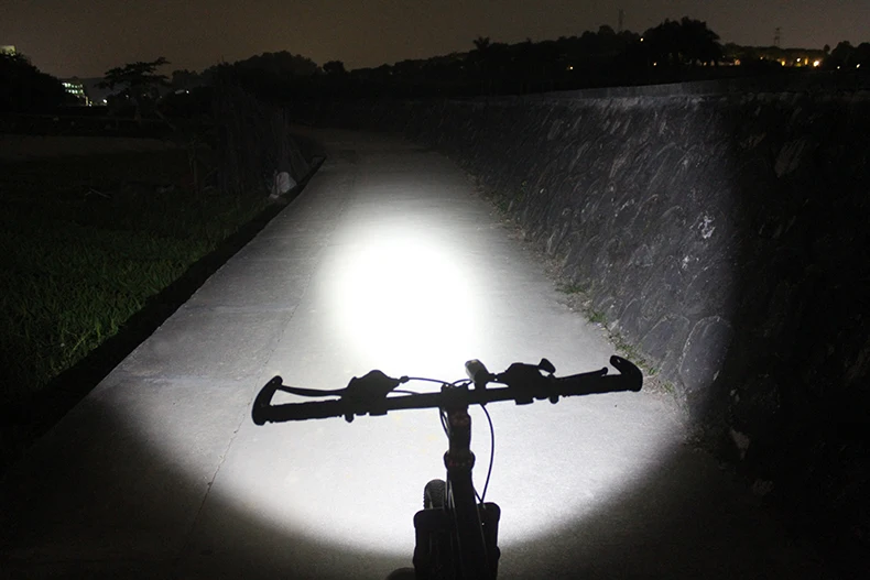 Best BCXYMQ Newest USB Rechargeable Bicycle Light Replaceable Built-in Battery Waterproof Front Bike Light 800 Lumen 2200mah 5 Modes 14