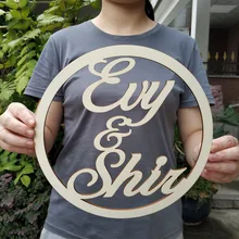 Пользовательские свадебное оформление кольца Стиль круг с названиями или фразу деревянная Свадебная декорация вывеска на стену для невесты и жениха