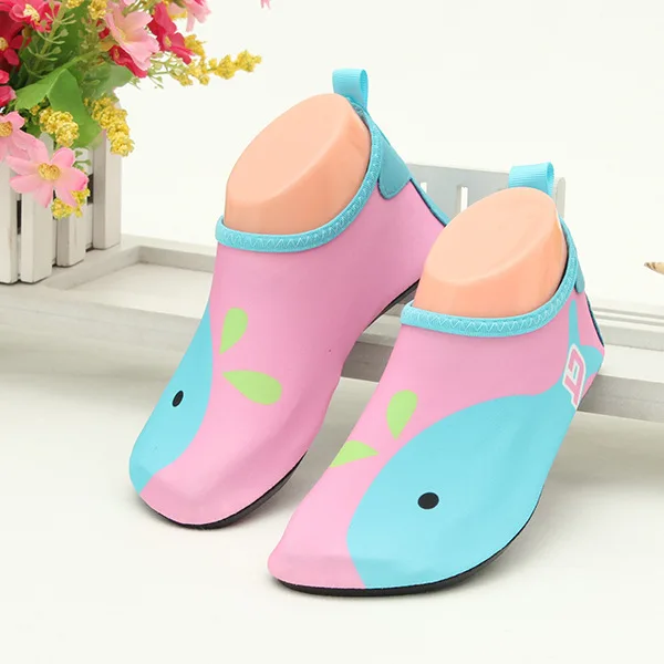 Детская пляжная обувь детские мягкие напольные крытые тапочки для серфинга, носки для подводного плавания Нескользящие домашние тапочки для мальчиков и девочек - Цвет: Pink