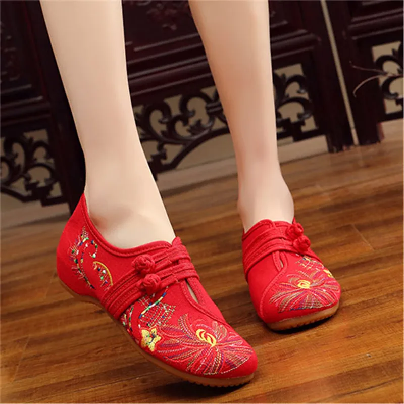 Veowalk-Flowers-Embroidered-Women-s-Cotton-Old-Beijing-Flats-Vintage-Ladies-Casual-Breathable-Bridal-Shoes-with.jpg_640x640 (4)