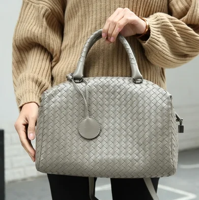 

2018 New Women sheepskin woven handbags fashion designer Genuine Leather Boston Bag Europe Style Simple Handbag large capacity