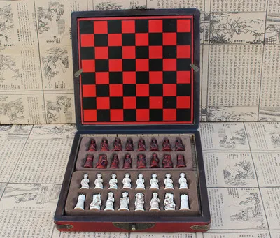 2017 Antique Chess Set of Chess Wooden Coffee Table Antique Miniature Chess Board Chess Pieces Move Box Set Retro Style Lifelike