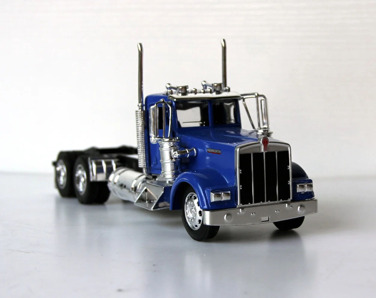 

Special Offer New Die-cast Metal 1/32 Desktop Static Display Collection Truck Model Toys For Children