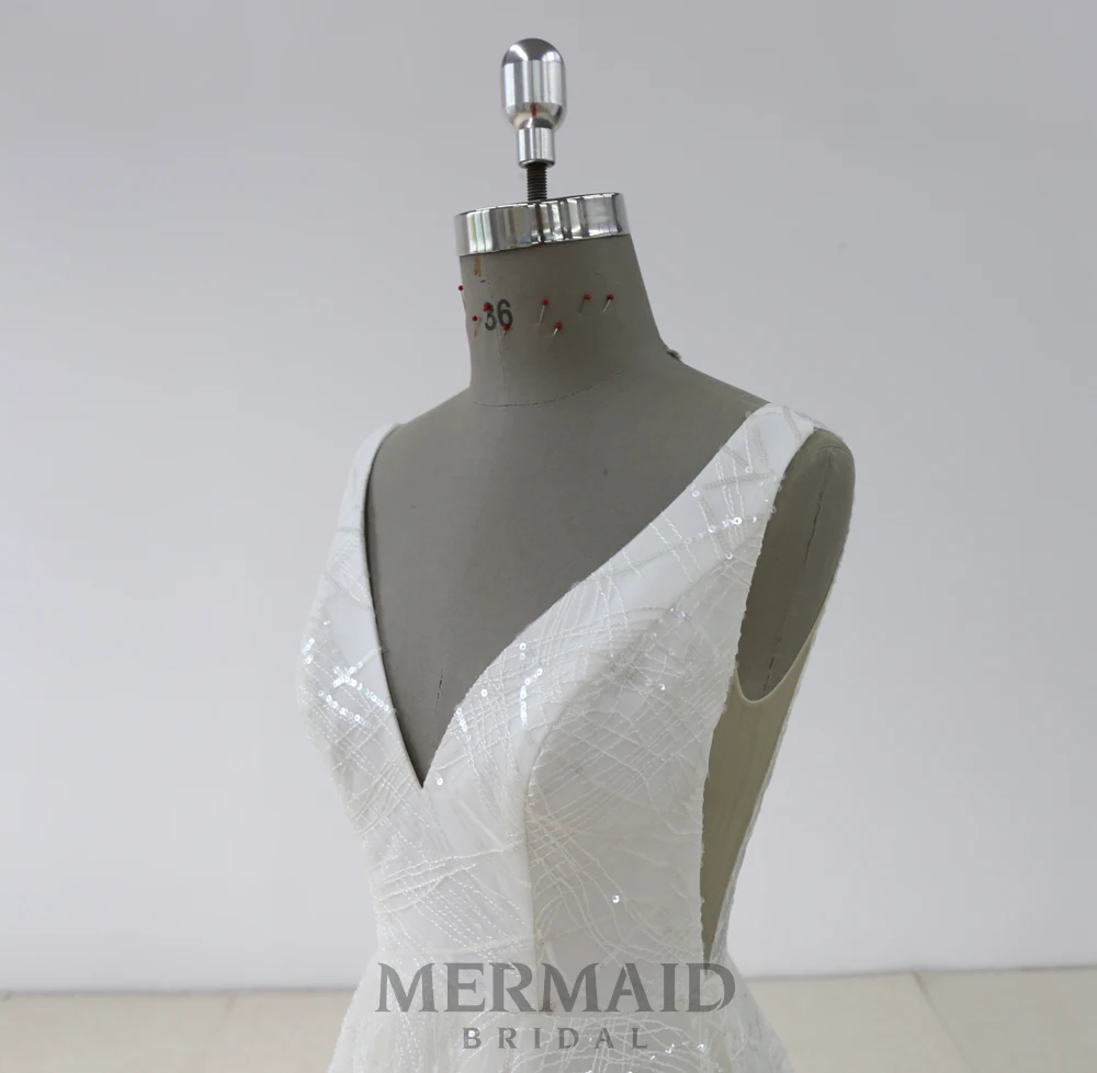 Кружевное свадебное платье в стиле бохо с v-образным вырезом и открытой спиной